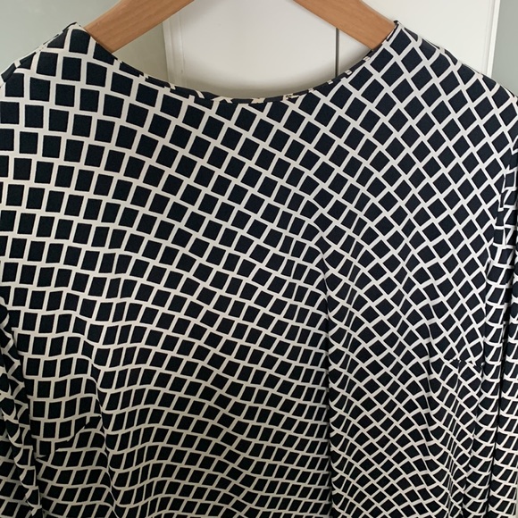 Zara blouse, patterned, long sleeve, zippered detail in the back. - Picture 2 of 5
